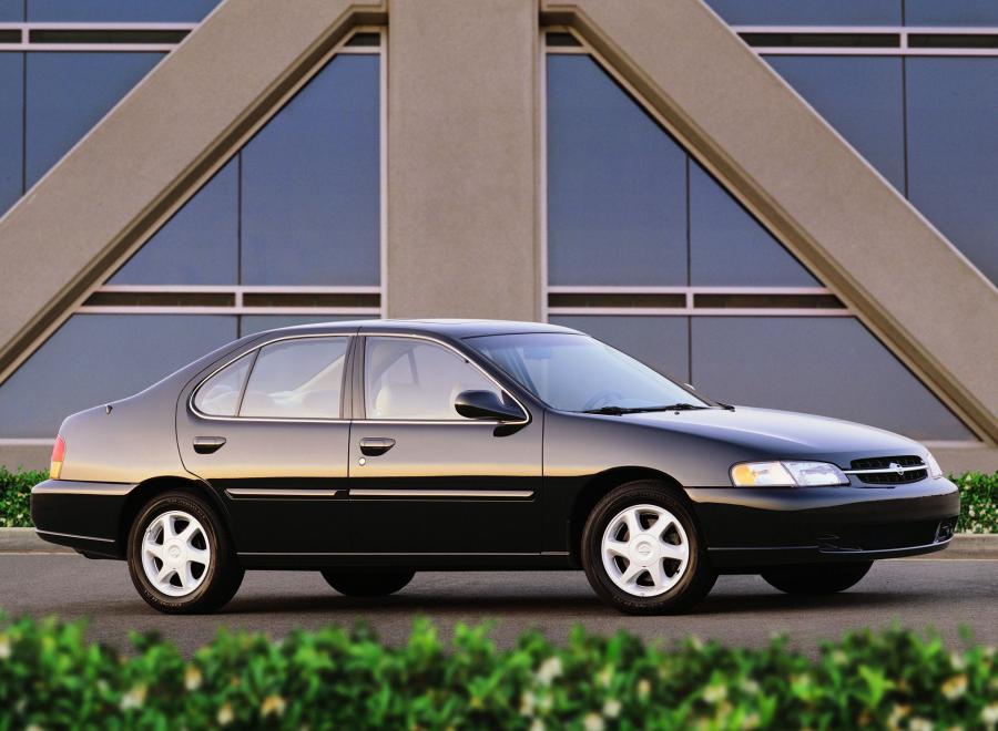  Nissan Altima 1999 года  (фото 1 из 2)